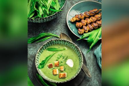 Bärlauchsuppe mit Hähnchenspießen