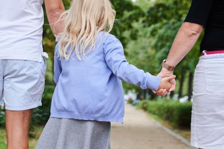 Familie und Kinder machen laut einer Umfrage viele Menschen in Deutschland glücklich. (Symbolbild)