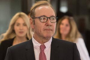 Kevin Spacey einigt sich bei neuer Missbrauchsanklage außergerichtlich