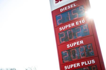 In Deutschland sind die Spritpreise zuletzt langsamer gestiegen als in seinen Nachbarländern.