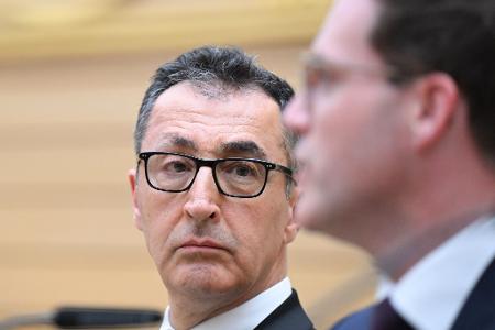 Cem Özdemir will mit Manuel Hagel offizielle Gespräche über eine Regierungszusammenarbeit führen.