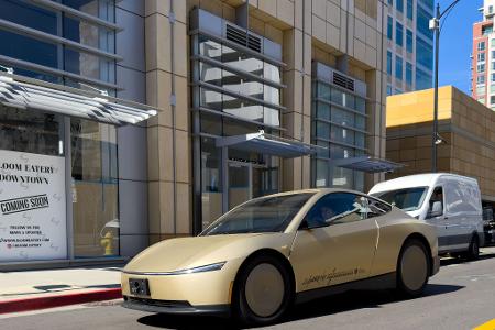 Auch Teslas geplantes Robotaxi ohne Lenkrad und Pedale soll nur mit Kameras als Sensoren auskommen. (Archivbild)