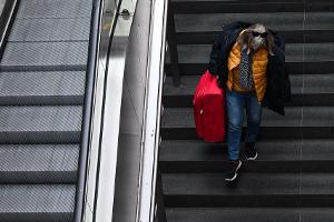 Seit rund vier Wochen stehen viele Rolltreppen am Berliner Hauptbahnhof und anderen deutschen Bahnhöfen still. (Archivbild)