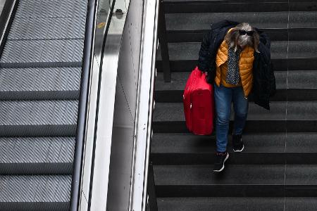 Seit rund vier Wochen stehen viele Rolltreppen am Berliner Hauptbahnhof und anderen deutschen Bahnhöfen still. (Archivbild)