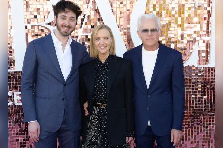 Lisa Kudrow schreitet mit Ehemann und Sohn über den roten Teppich