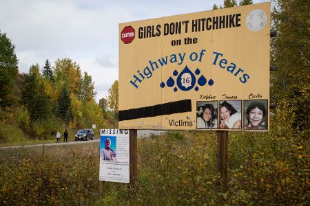 Straßenschild neben dem Highway of Tears