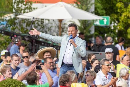 Moderator und Schlagersänger Stefan Mross hat die Sendung über Jahrzehnte geprägt. (Archivbild)