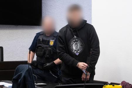 Nach Überzeugung der Kammer lauerte der Täter seiner Bekannten Ende Februar 2026 im Wald auf, riss sie auf ihrem Heimweg vom E-Scooter und ermordete sie. (Archivbild) 