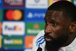 "Eine Statue anfertigen": Arbeloa schwärmt von Rüdiger