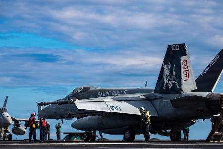 In der Region ist unter anderem der US-Flugzeugträger 