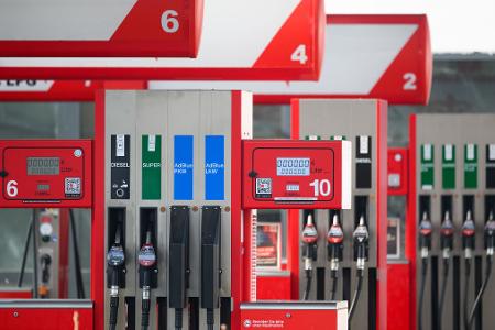 Die Spritpreise haben erneut kräftig angezogen. Insbesondere bei Diesel. (Archivbild)