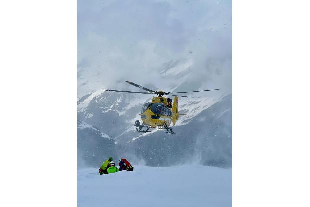 Mit Rettungshubschraubern wurden die Verletzten ausgeflogen.