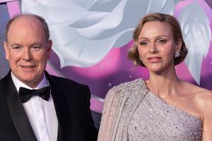 Fürstin Charlène strahlt beim Rosenball