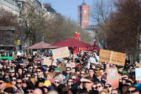 Auf Bundesebene hatten Union und SPD in ihrem Koalitionsvertrag vereinbart, das Cyber-Strafrecht zu reformieren und Strafbarkeitslücken zu schließen.