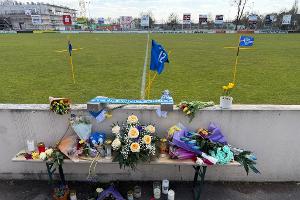 In Erlangen ist ein Fußballtor auf einen Jungen gestürzt.