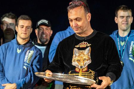 Irre Wende: Meisterschale der Füchse im Keller wiedergefunden