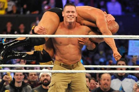 Platz 6: John Cena - Der wohl größte WWE-Star nach der Jahrtausendwende. Hatte 2025 einen letzten großen Run inklusive epischem Heel-Turn (Verwandlung zum Bösewicht) und mehreren Titelgewinnen, ehe Gunther auch seine Karriere beendete.