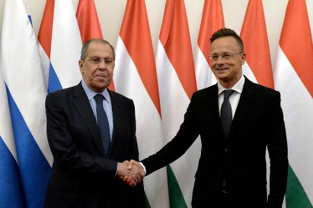 Ungarns Außenminister Peter Szijjarto soll laut Medienberichten seinem russischen Kollegen Sergej Lawrow EU-Interna übermittelt haben.