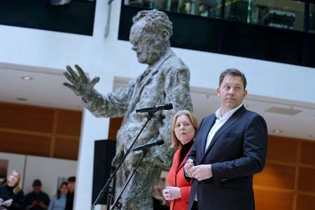 Bas und Klingbeil sehen gerade nicht die Zeit für Rücktritte. 