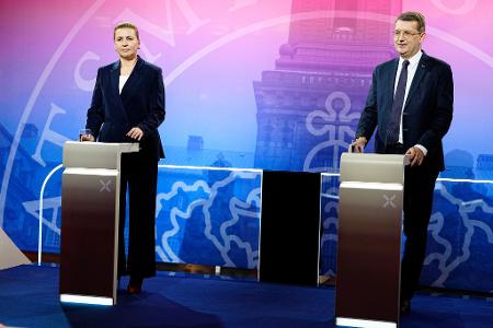 Die sozialdemokratische Regierungschefin Mette Frederiksen (l) wird vom der rechtsliberalen Verteidigungsminister Troels Lund Poulsen (r) herausgefordert. (Archivbild)