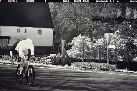 Die Radarwagen-Technik erfasst auch rasende Radfahrer. Foto: Polizei MK