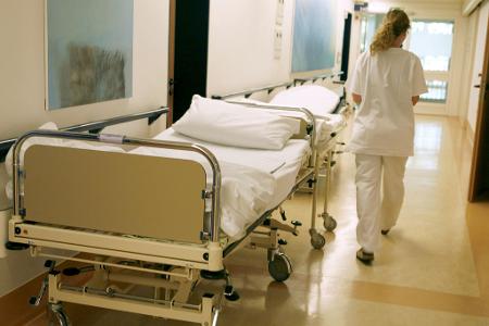 In Krankenhäusern sind Schichtdienste in der Nacht weit verbreitet. (Archivbild)