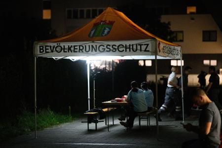 Ein halbes Jahr nach dem Anschlag auf Stromleitungen zum Techpark Adlershof durchsucht die Polizei in Berlin Räume. (Archivbild)