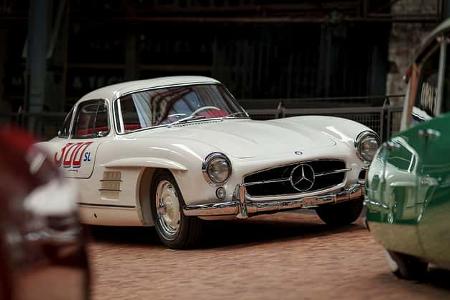 The Loh Collection Steilkurve Mercedes-Benz 300 SL Flügeltürer Steilkurve