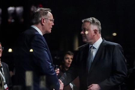 Der alte und der voraussichtlich neue Ministerpräsident von Rheinland-Pfalz wollen über eine große Koalition sprechen. 