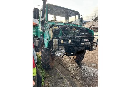 beschädigter Unimog