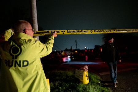 Mehrere Mahnwachen formierten sich entlang der Castor-Strecke.