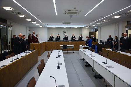 Laut Anklage sollen die 36- bis 58-Jährigen als sogenannte Auslandsoperateure für Waffendepots in mehreren europäischen Staaten zuständig gewesen sein, die für Anschläge genutzt werden sollten. (Archivbild)