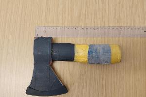 Tatmittel (gekürzte Axt)