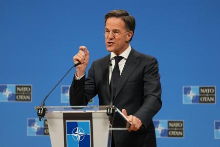 Sieht eine positive Entwicklung: Nato-Generalsekretär Mark Rutte stellte die neuen Zahlen am Donnerstag in Brüssel vor. (Archivbild)