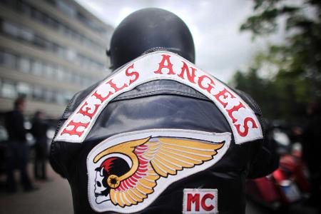 Der Mann soll vor elf Jahren in einer Kölner Kneipe als Chef der Kölner Hells Angels einen 29-Jährigen erschossen haben. (Symbol)