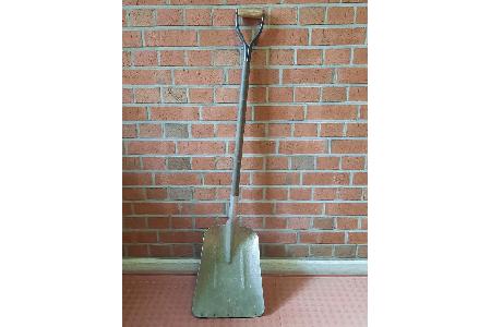 Aufgefundene Schaufel: Wer kann Angaben dazu machen?