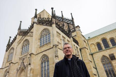 Heiner Wilmer wird ab Sommer neuer Bischof in Münster. Am Donnerstag wurde er im Dom vorgestellt.