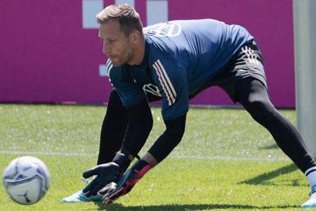 TOR: Oliver Baumann (TSG Hoffenheim) - Dürfte bei der WM mit 35 Jahren sein Debüt als Nummer eins bei einem Großereignis geben und ist auch in den Testspielen gesetzt. In der Liga lief es zuletzt allerdings nicht rund: Seit fünf Spielen, vier davon gegen Kellerklubs, stand die Null nicht mehr. Beim 0:5 gegen RB Leipzig präsentierte sich Baumann zudem zuletzt nicht gerade sattelfest.