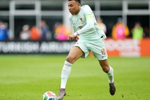 Rot für Upamecano: Mbappé und Ekitiké treffen gegen Selecao