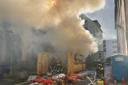 Der Container wurde von den Einsatzkräften ausgeräumt