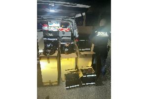 Originalverpackte neue Motorradhelme: Auch diese waren unverzollt