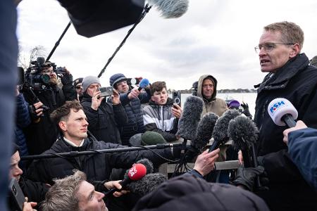 Ministerpräsident Daniel Günther (CDU) machte sich am Donnerstag selbst ein Bild vor Ort.