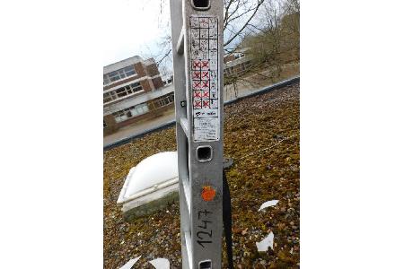 Wer erkennt die beschriftete Teleskopleiter mit den Ziffern 1247?