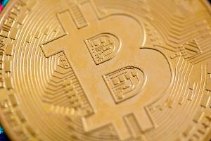 Der Kurs des Bitcoin ist unter 67.000 US-Dollar gefallen.