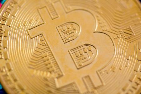 Der Kurs des Bitcoin ist unter 67.000 US-Dollar gefallen.