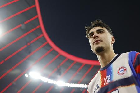 Nach DFB-Absage: Pavlovic wieder im Bayern-Training