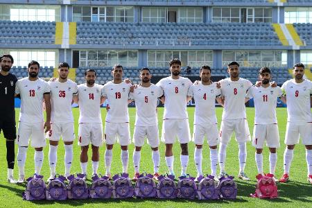 Rucksäcke und Trauerflor: Irans Fußballer senden Botschaft