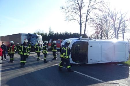 Umgestürzter Kleintransporter