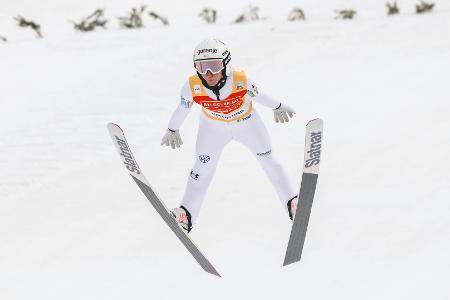 Nika Prevc verbessert Skiflug-Weltrekord auf 242,5 Meter