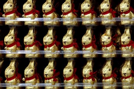 Die Osterhasen von Lindt sind seit einigen Wochen in den Supermärkten zu finden.